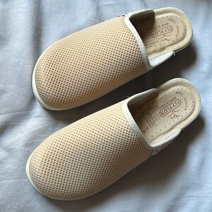 Price Drop!! Fly Flot Anatomic Slip Ons